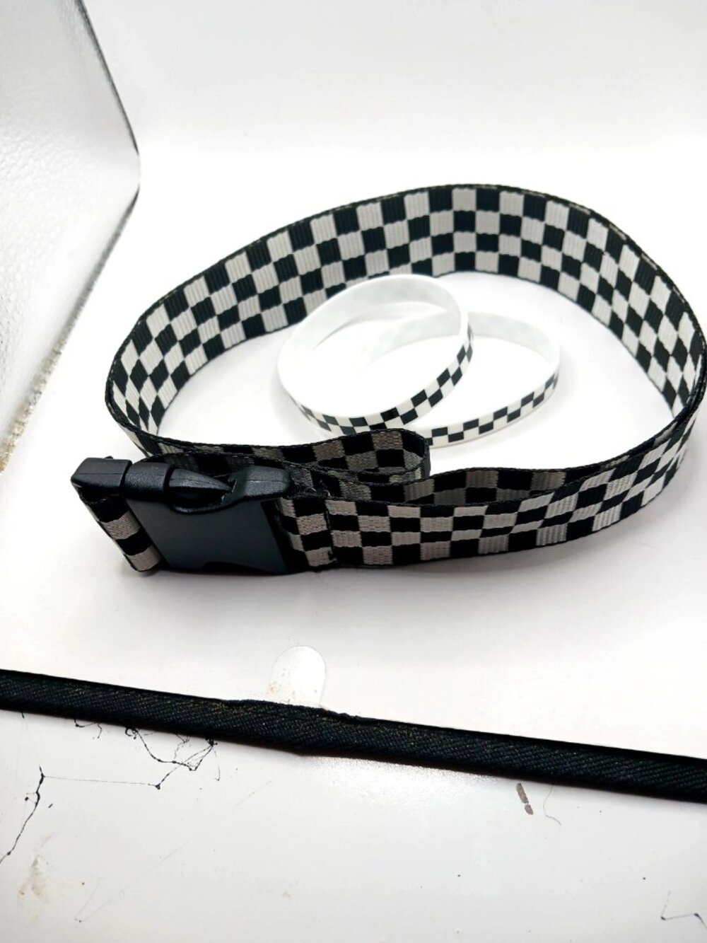 Skater Black + White Checkered Nylon Belt + 2 Silicone Black + White Bracelets